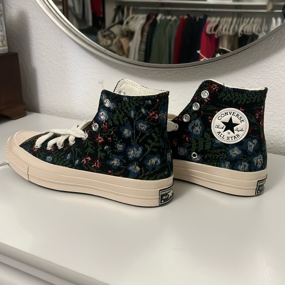 Floral converse